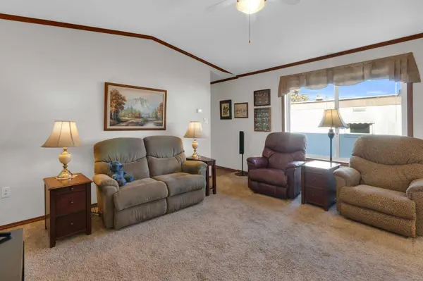 99 Arbour Lake Rd NW #113, Calgary, AB T3G 4E4