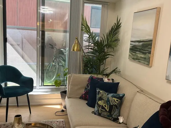 295 Adelaide ST W #217, Toronto C01, ON M5V 0L4