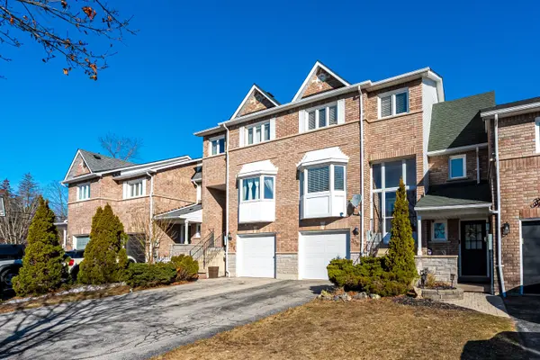 308 SPARROW CIR, Pickering, ON L1V 6Y3