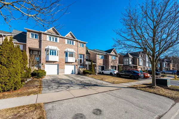 308 SPARROW CIR, Pickering, ON L1V 6Y3