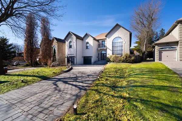 126 Old Surrey LN, Richmond Hill, ON L4C 8S6