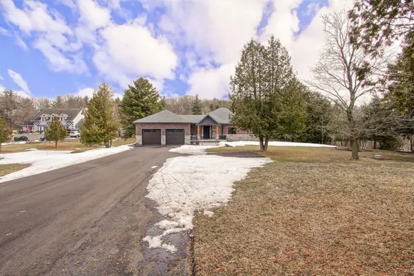 211 Pine AVE, Caledon, ON L7E 3S7