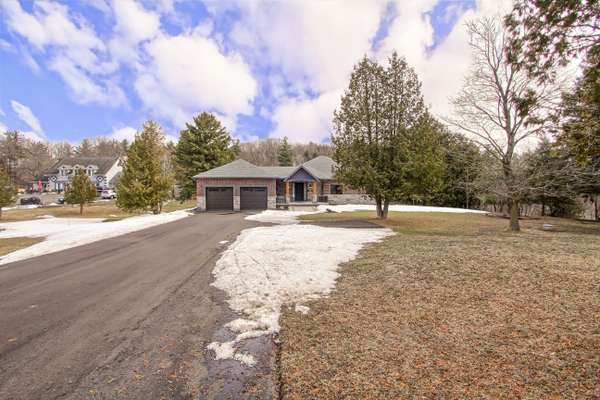 211 Pine AVE, Caledon, ON L7E 3S7