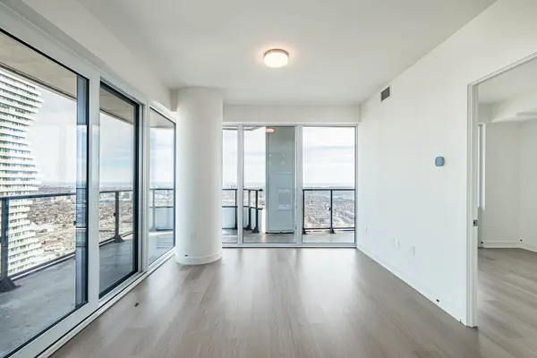 448 Burnhamthorpe RD W #3908, Mississauga, ON L5B 0R4