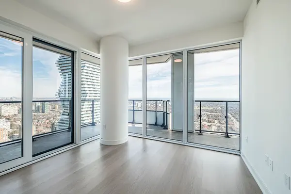 448 Burnhamthorpe RD W #3908, Mississauga, ON L5B 0R4