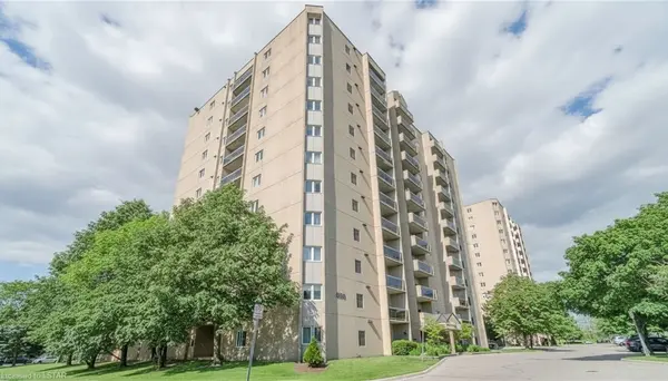 858 COMMISSIONERS RD #1008, London South, ON N6C 5Y5