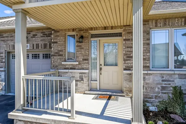 18 Ecker LN, Hamilton, ON L0R 1C0