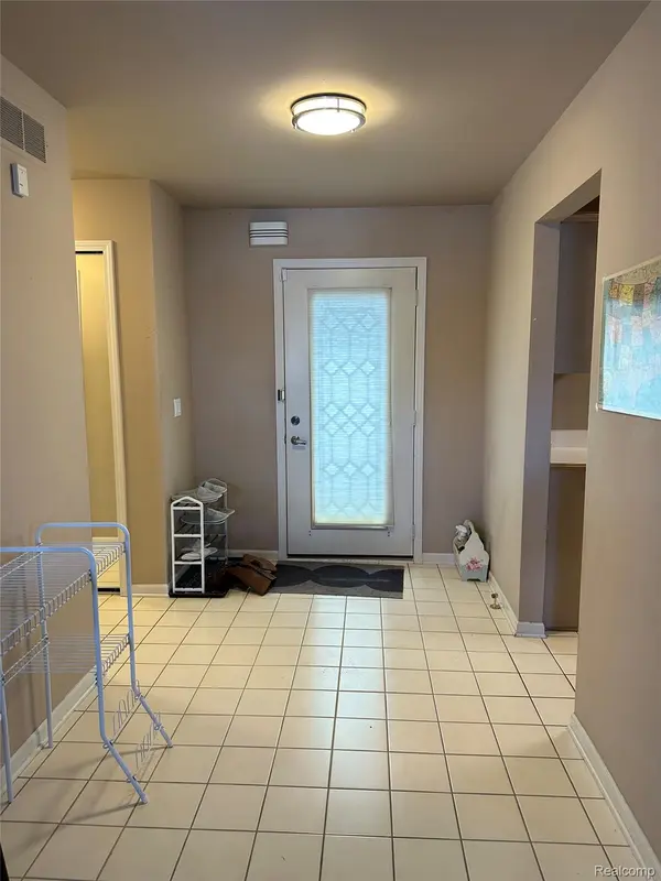 2753 MAITLAND DR, Ann Arbor, MI 48105