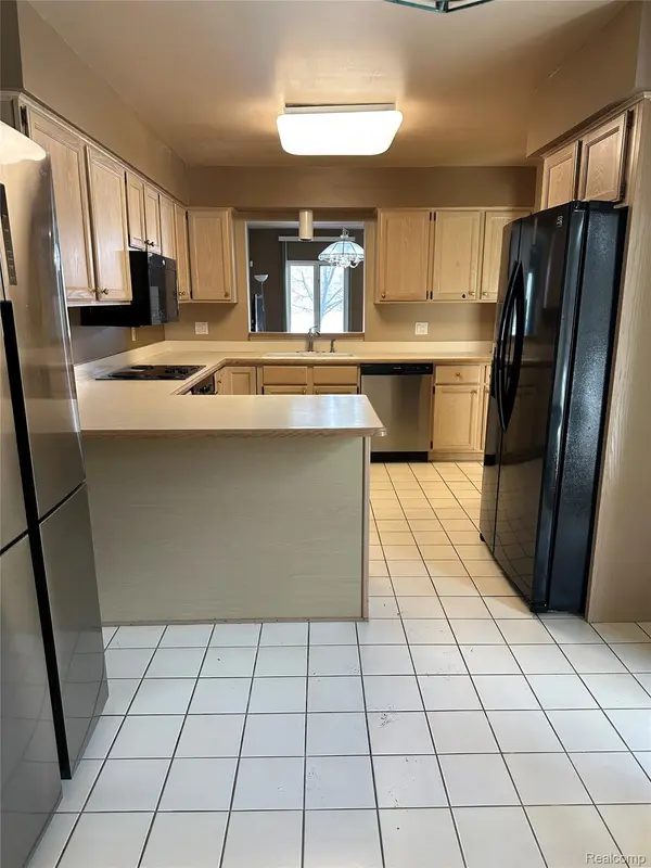 2753 MAITLAND DR, Ann Arbor, MI 48105