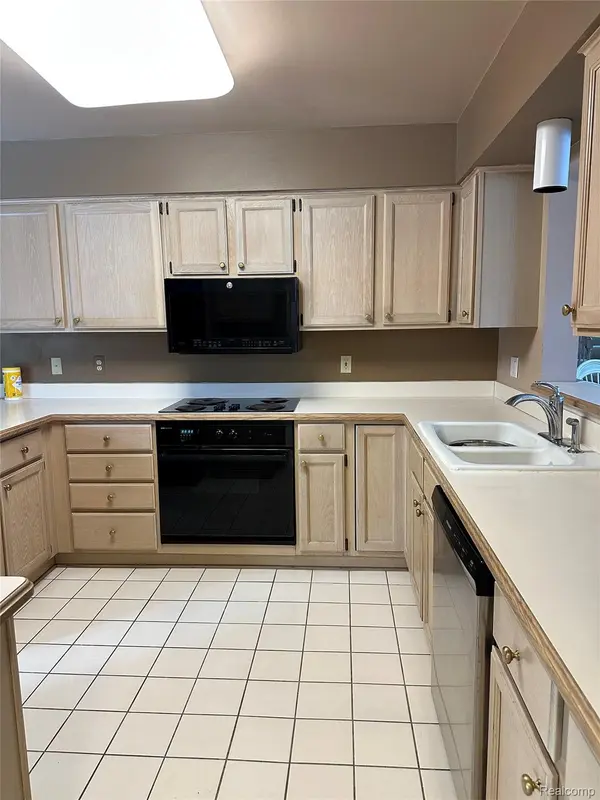 2753 MAITLAND DR, Ann Arbor, MI 48105