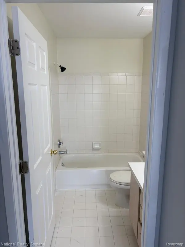 22129 Atlantic Pointe, Farmington Hills, MI 48336