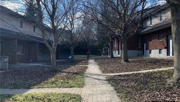 215 McNab ST #9, Brockton, ON N0G 2V0