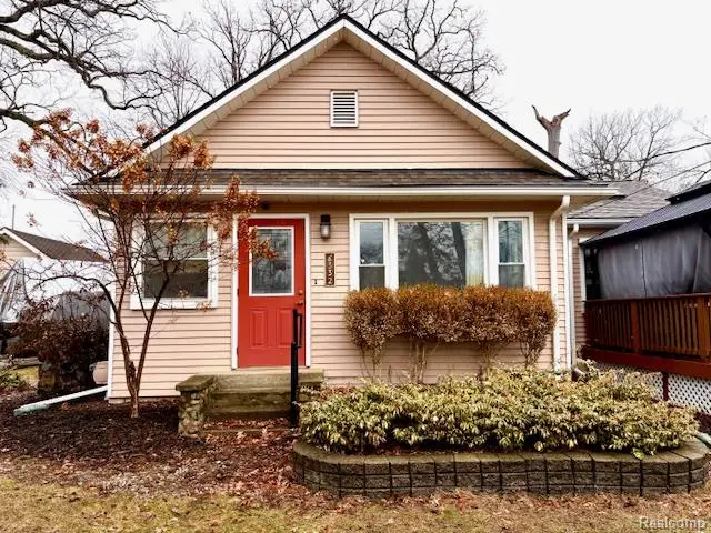 6332 Superior DR, Green Oak Township, MI 48116