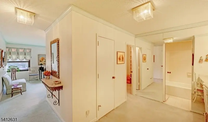 2 Claridge Dr. 2HW, Verona Twp., NJ 07044