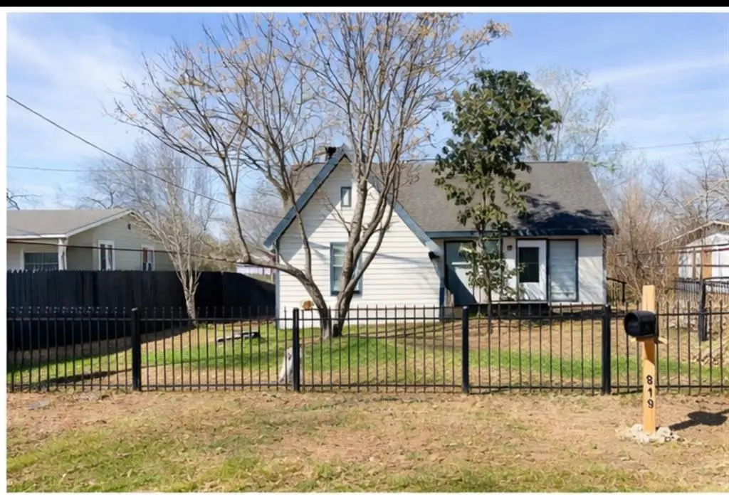 819 Sams Drive, San Antonio, TX 78221