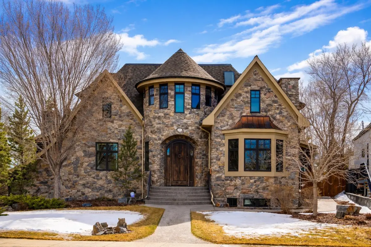 623 Madison AVE SW, Calgary, AB T2S 1J9