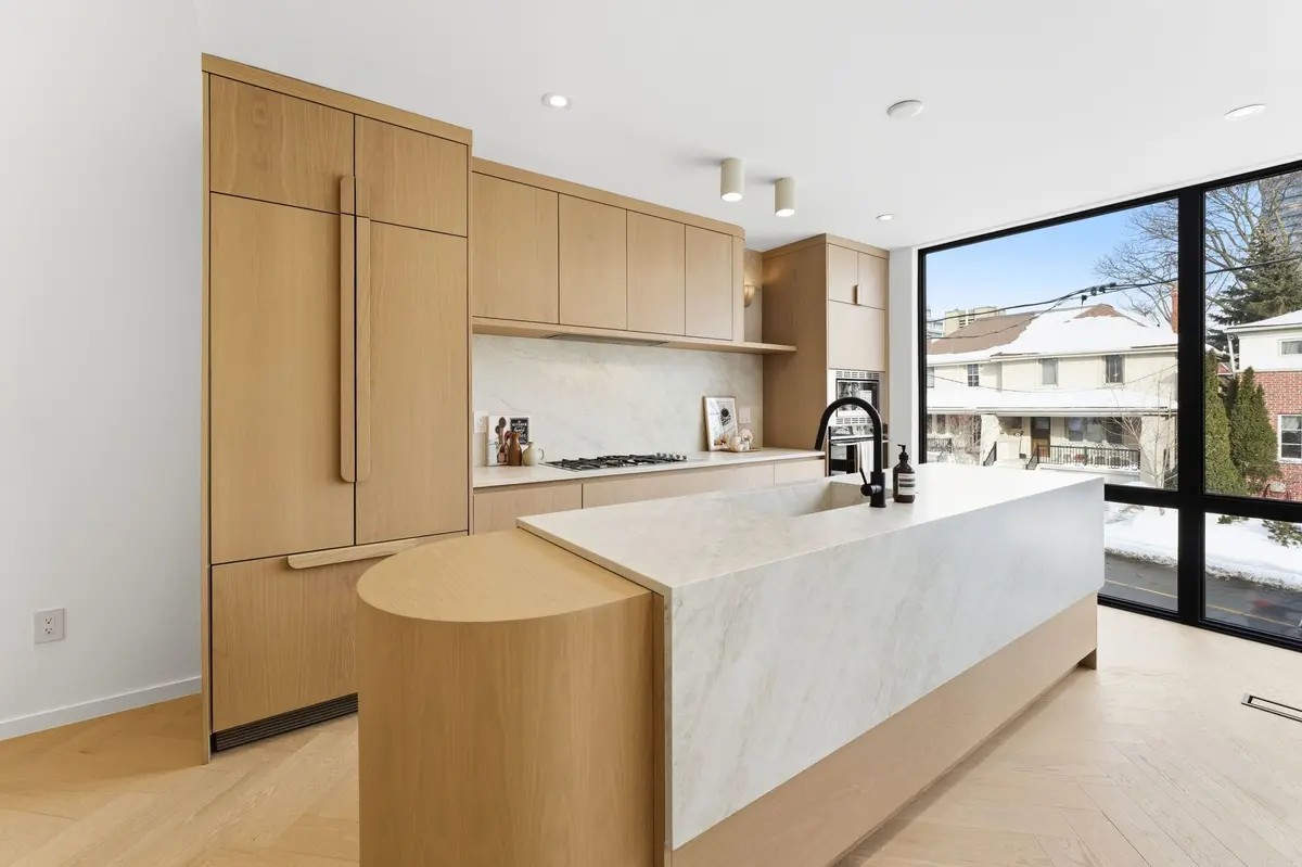 532 Duplex AVE, Toronto C03, ON M4R 1E6