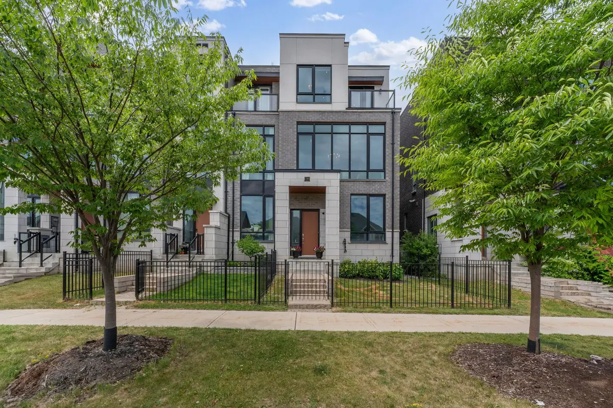 40 Crimson Forest DR, Vaughan, ON L6A 4C4