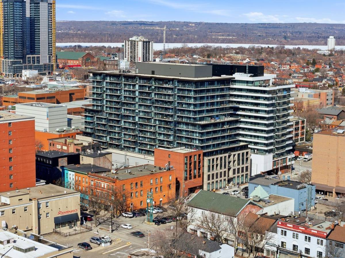 1 Jarvis ST #1317, Hamilton, ON L8R 3J2