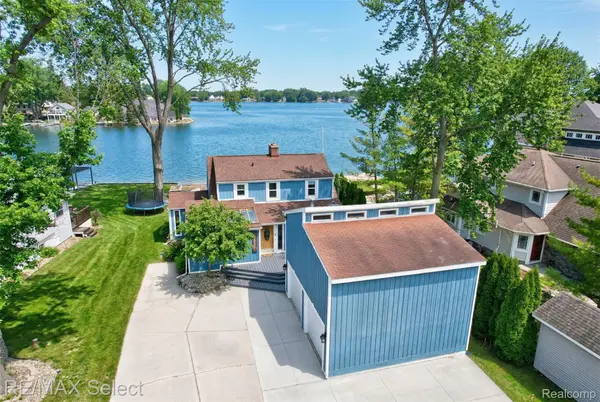 11501 Torrey RD, Fenton Charter Township, MI 48430