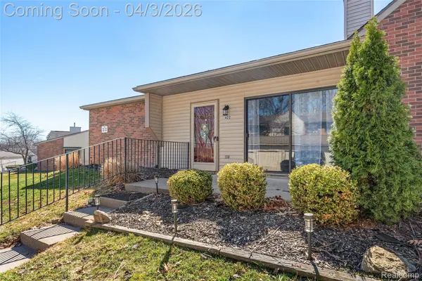 422 Water Tower CIR, Brighton, MI 48116