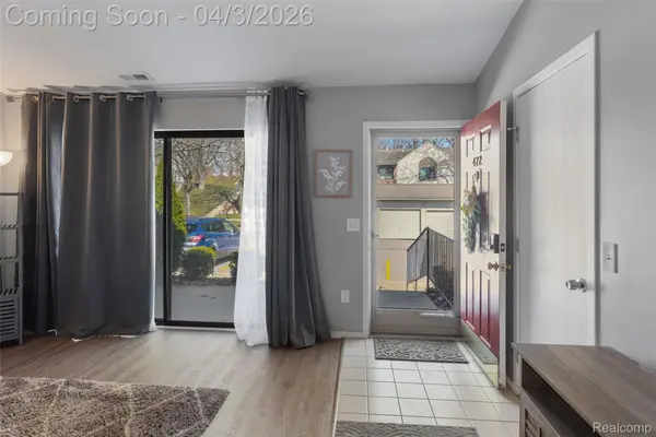 422 Water Tower CIR, Brighton, MI 48116