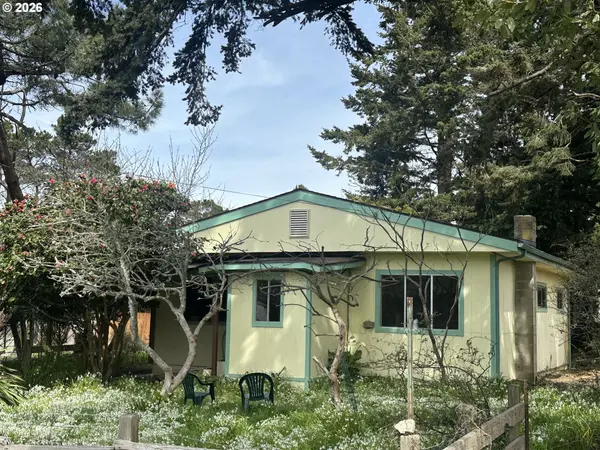 628 W 13TH ST, Port Orford, OR 97465