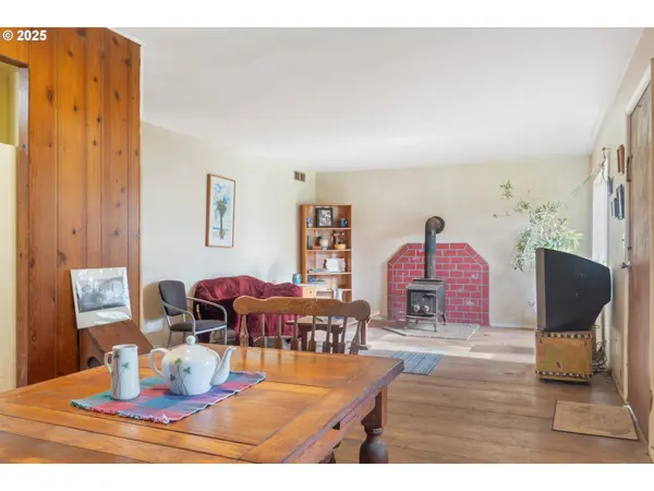 628 W 13TH ST, Port Orford, OR 97465