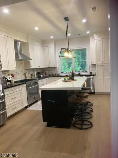 10 1St St, New Providence Boro, NJ 07974