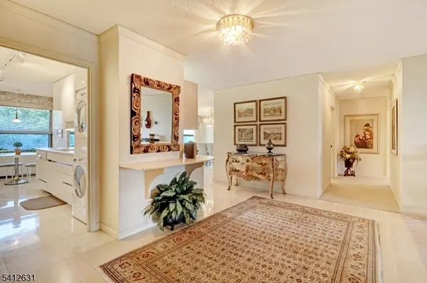 2 Claridge Dr. 2HW, Verona Twp., NJ 07044