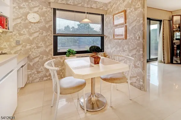 2 Claridge Dr. 2HW, Verona Twp., NJ 07044