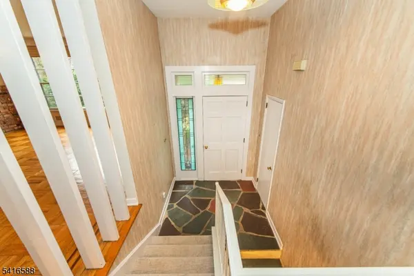 6 Van Duyne Rd, Mountain Lakes Boro, NJ 07046