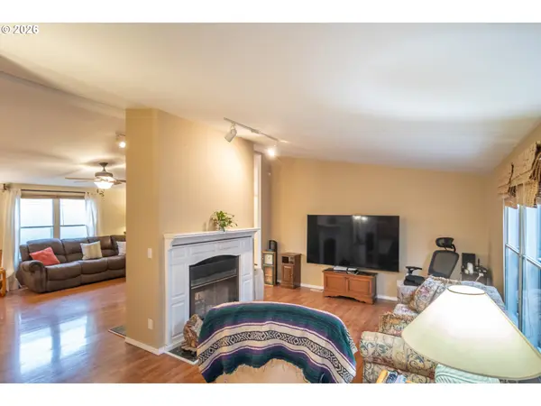 189 RAINTREE AVE, Sutherlin, OR 97479