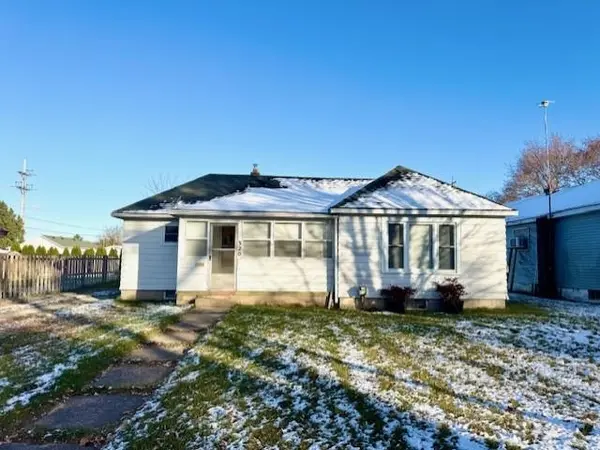 320 N Clinton ST, St Louis, MI 48880