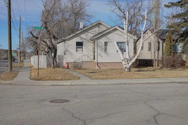 458 34 AVE NW, Calgary, AB T2K0B8