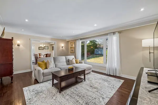 129 Bannatyne DR, Toronto C12, ON M2L 2P5