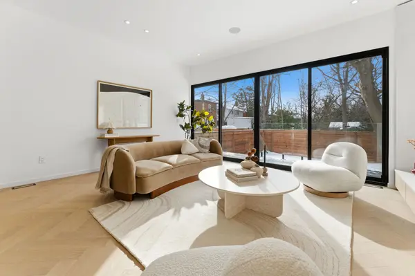 532 Duplex AVE, Toronto C03, ON M4R 1E6