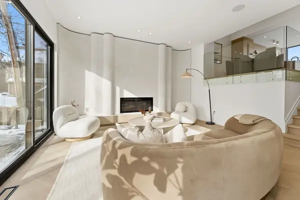 532 Duplex AVE, Toronto C03, ON M4R 1E6