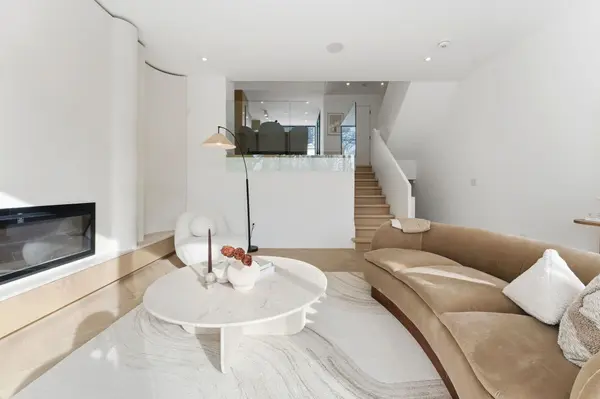 532 Duplex AVE, Toronto C03, ON M4R 1E6