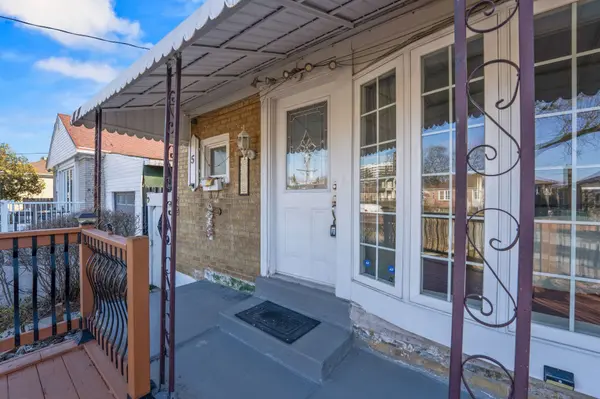 5 Hollingworth DR, Toronto E04, ON M1P 1E1