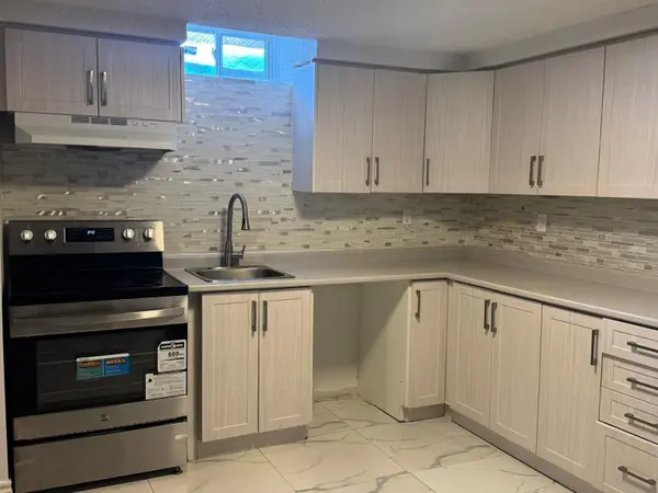 741 Shanahan BLVD, Newmarket, ON L3X 1P8