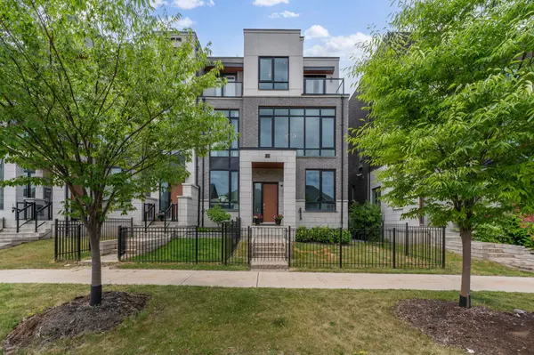 40 Crimson Forest DR, Vaughan, ON L6A 4C4