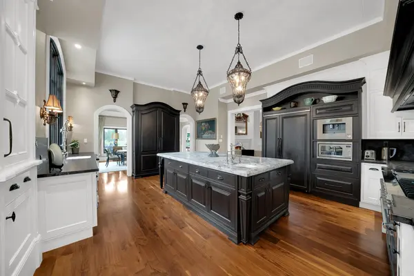 111 Manitou DR, King, ON L7B 1E7