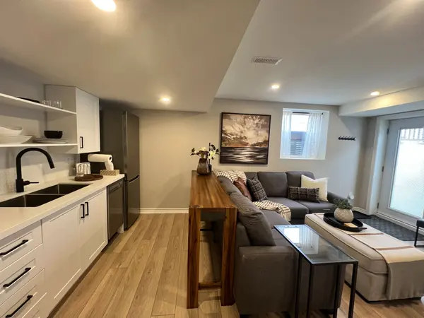 40 Cupples Farm LN #Lower, East Gwillimbury, ON L0G 1M0