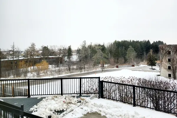 10 Steckley House LN E #113, Richmond Hill, ON L4S 0N1