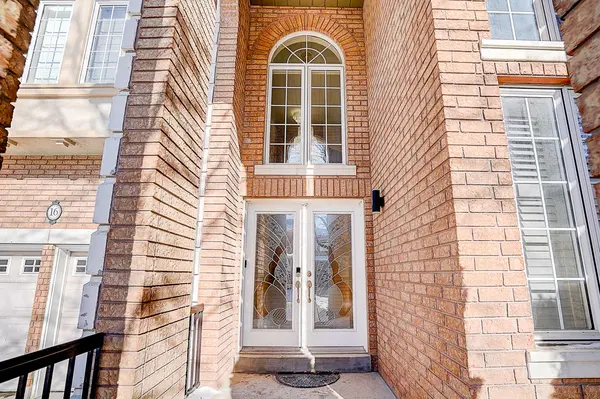 16 St Etienne DR, Vaughan, ON L4H 2X4