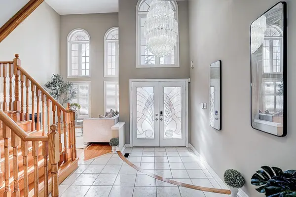 16 St Etienne DR, Vaughan, ON L4H 2X4