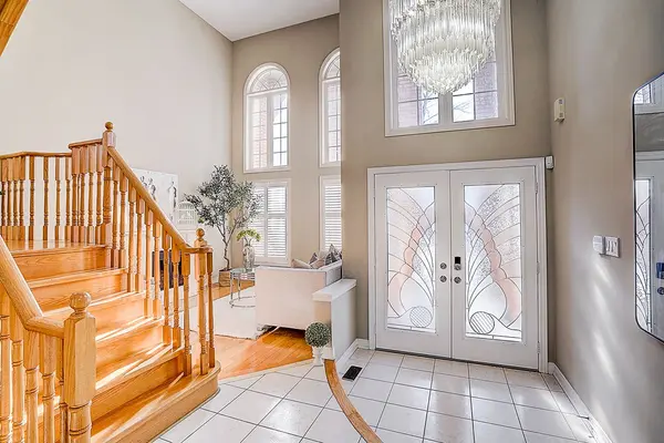 16 St Etienne DR, Vaughan, ON L4H 2X4