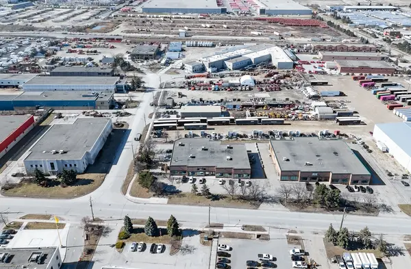 122 Sun Pac BLVD, Brampton, ON L6S 5Z8