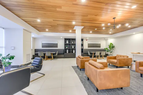 320 Plains RD E #303, Burlington, ON L7T 0C1